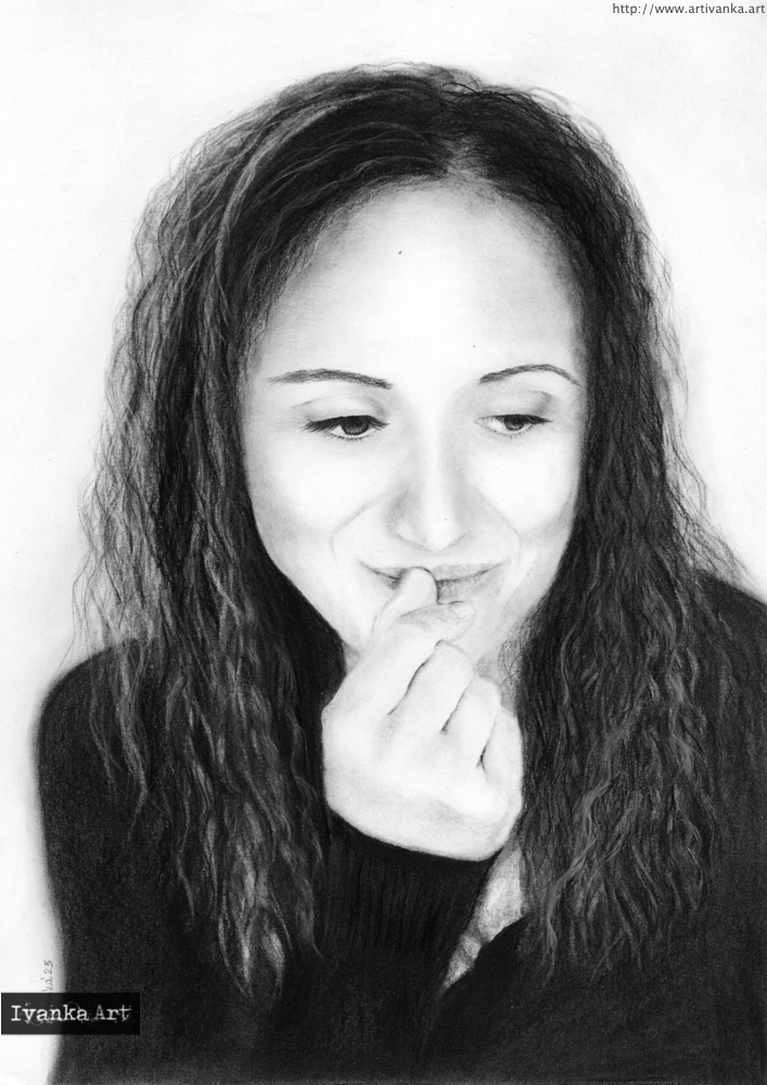 Ritratto a carboncino realistico di donna